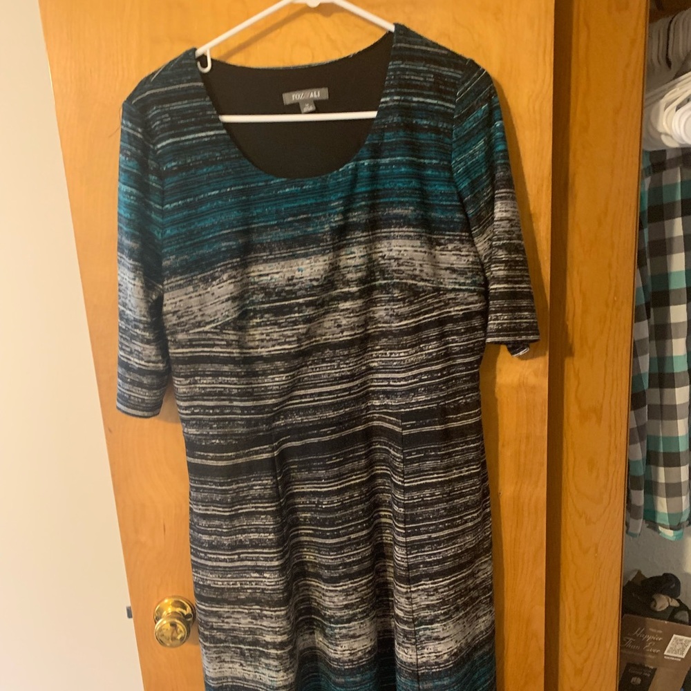 Roz & Ali short sleeved black and blue dress